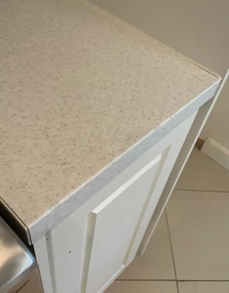 Bancada laminada antes da reparação